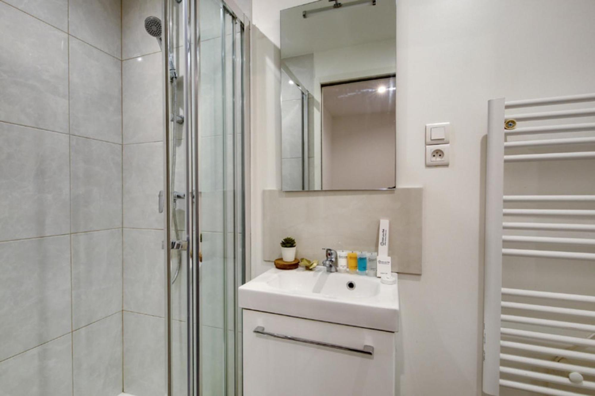 250 Suite Sainte - Superb Apartment In Париж Екстериор снимка